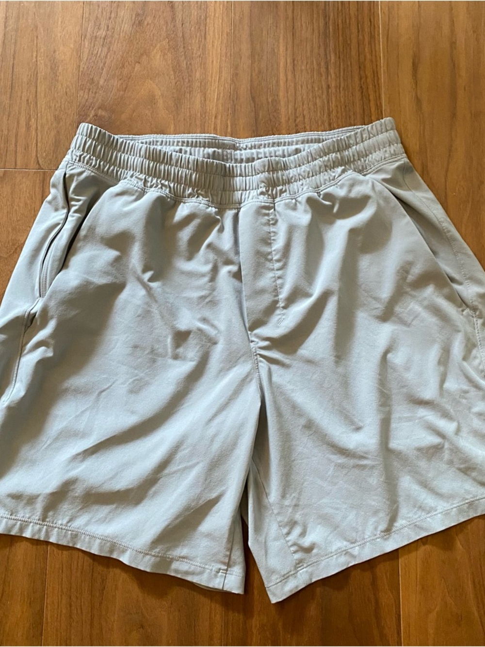 Lululemon Men’s Light Gray Athletic Shorts Stretch Gym Running